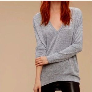 Aritzia Wilfred Free V-neck Sweater Top Size Small